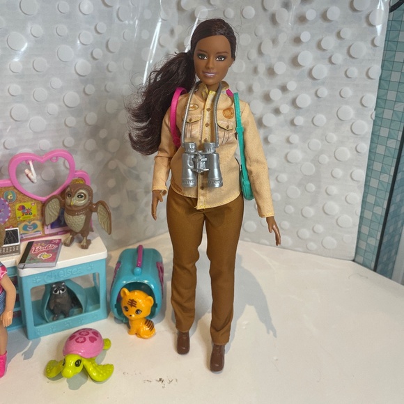 Barbie Chelsea 🐢🐯Wildlife Vet with 🦉Nat Geo conservation Barbie - Picture 4 of 13